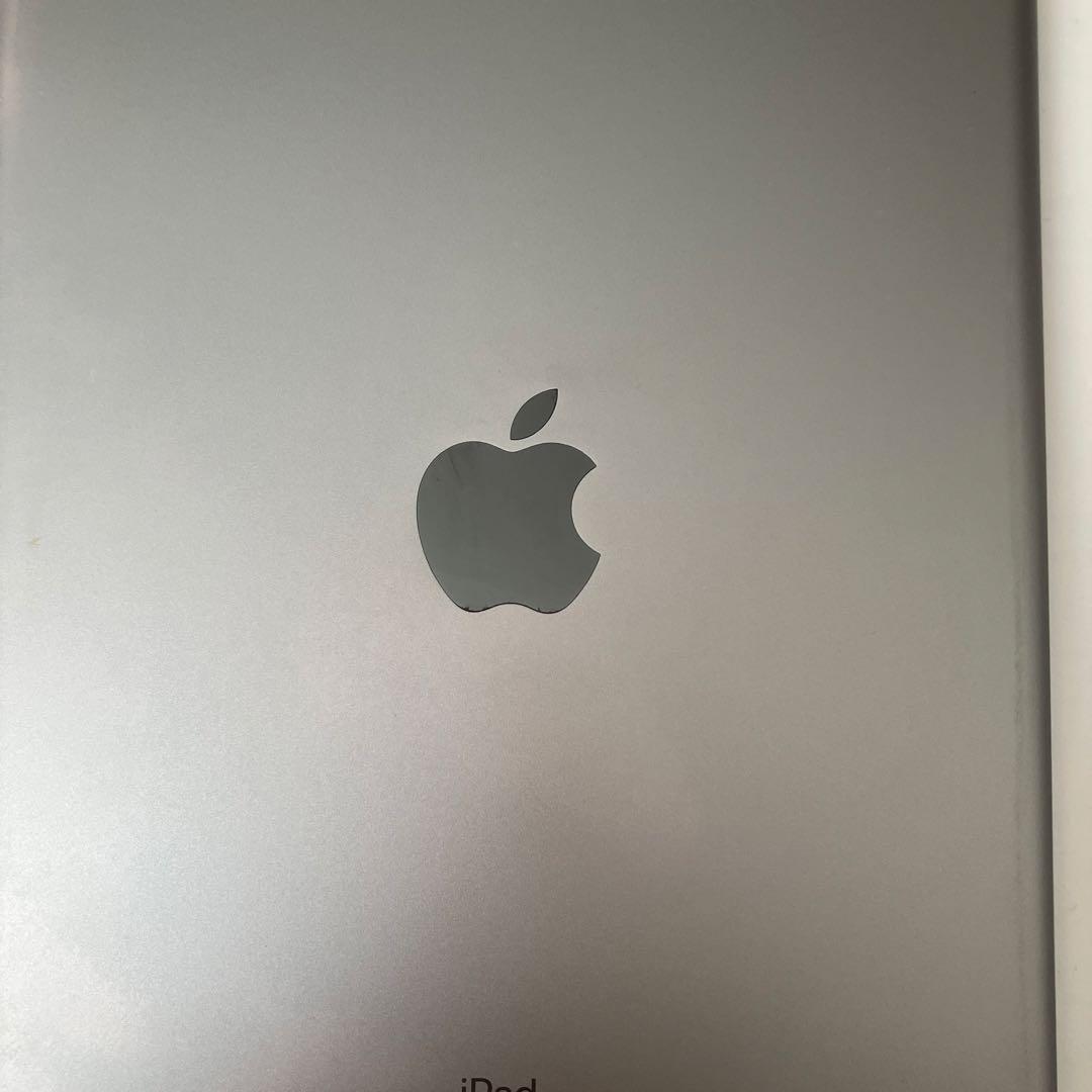 iPad 第5世代　タブレット　本体　スペースグレイ　32GB wifi