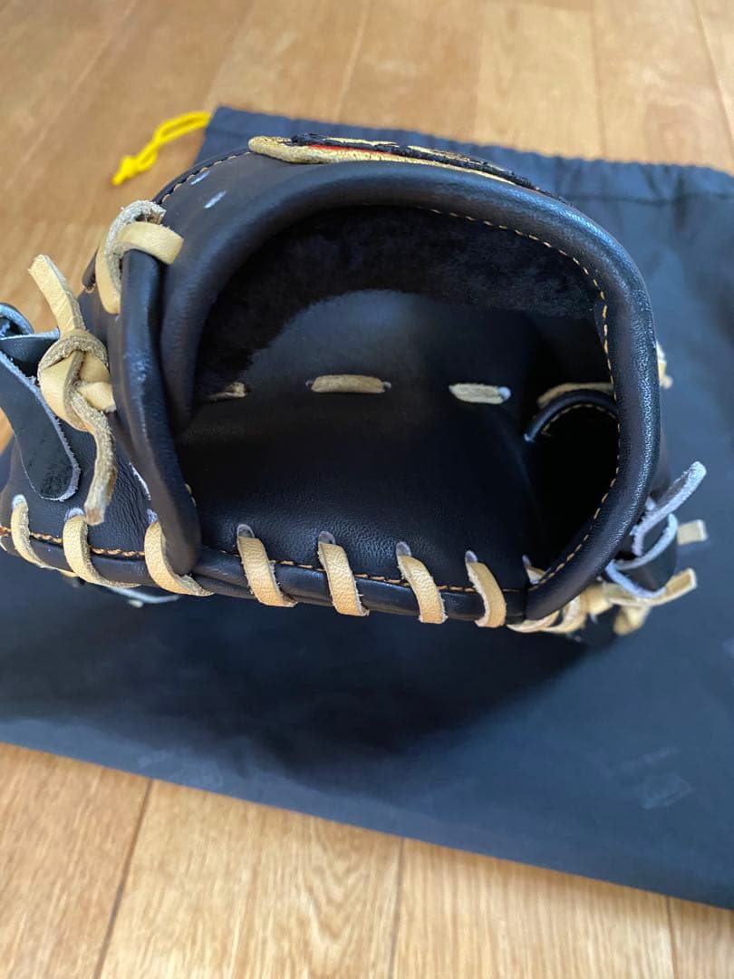 ZETT プロステイタス　内野手用　軟式グローブ 黒/ベージュ 収納袋付き