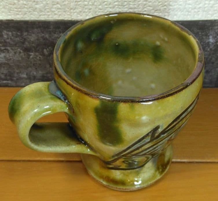 hn 人間国宝 金城次郎 壷屋焼マグカップ(笑魚海老紋カップ）栞 共箱