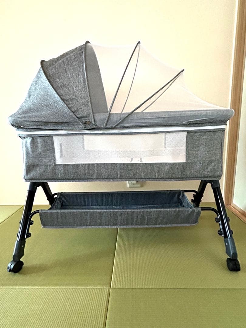 グレー ベビーベッド メッシュカバー付き