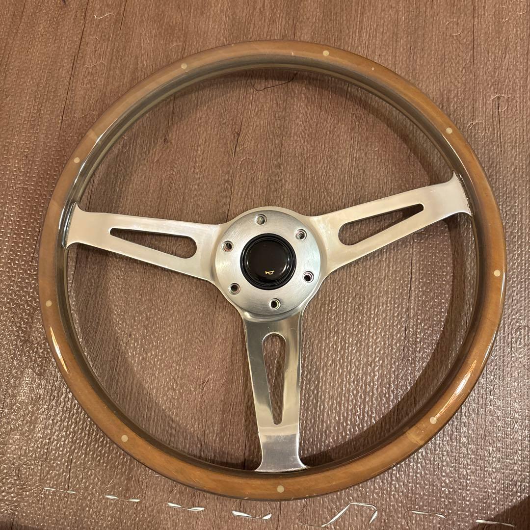 ウッドとアルミの3本スポークステアリング