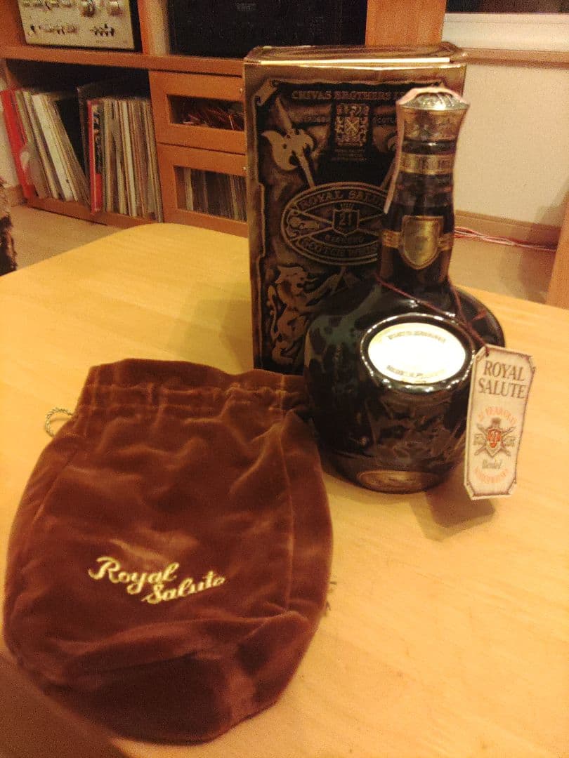 ロイヤルサルート21年 未開栓 黒陶器 茶巾着 スコッチ 古酒