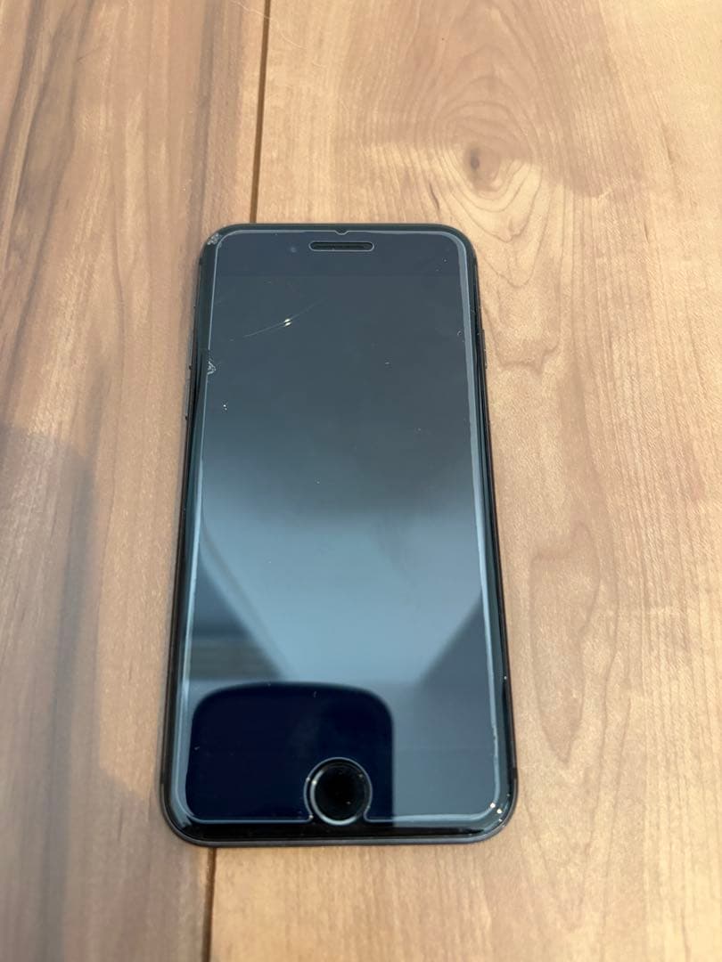 Apple iPhone 8 ブラック 箱付き ひび割れあり