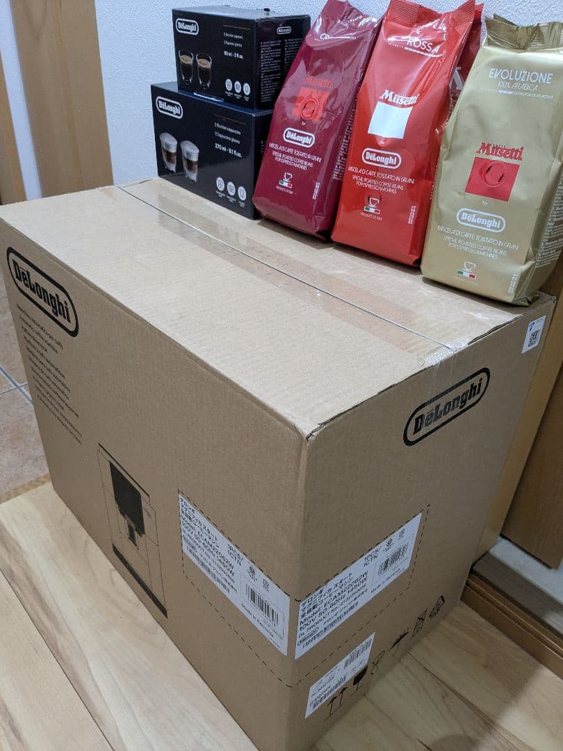 【新品値下げ可】DeLonghiECAM22062Wとコーヒー豆3種とグラス4個