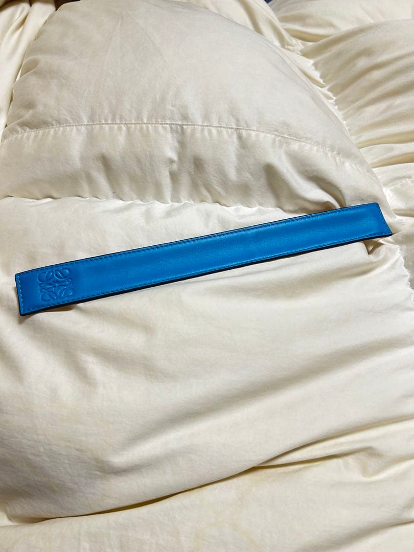 ロエベ　バングル　青色(写真1番上)