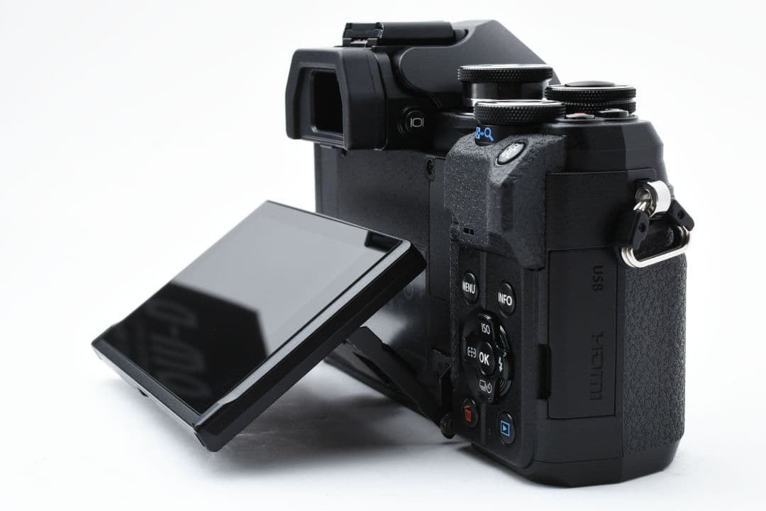 ■ほぼ新品■ OLYMPUS OM-D E-M10 MarkIV