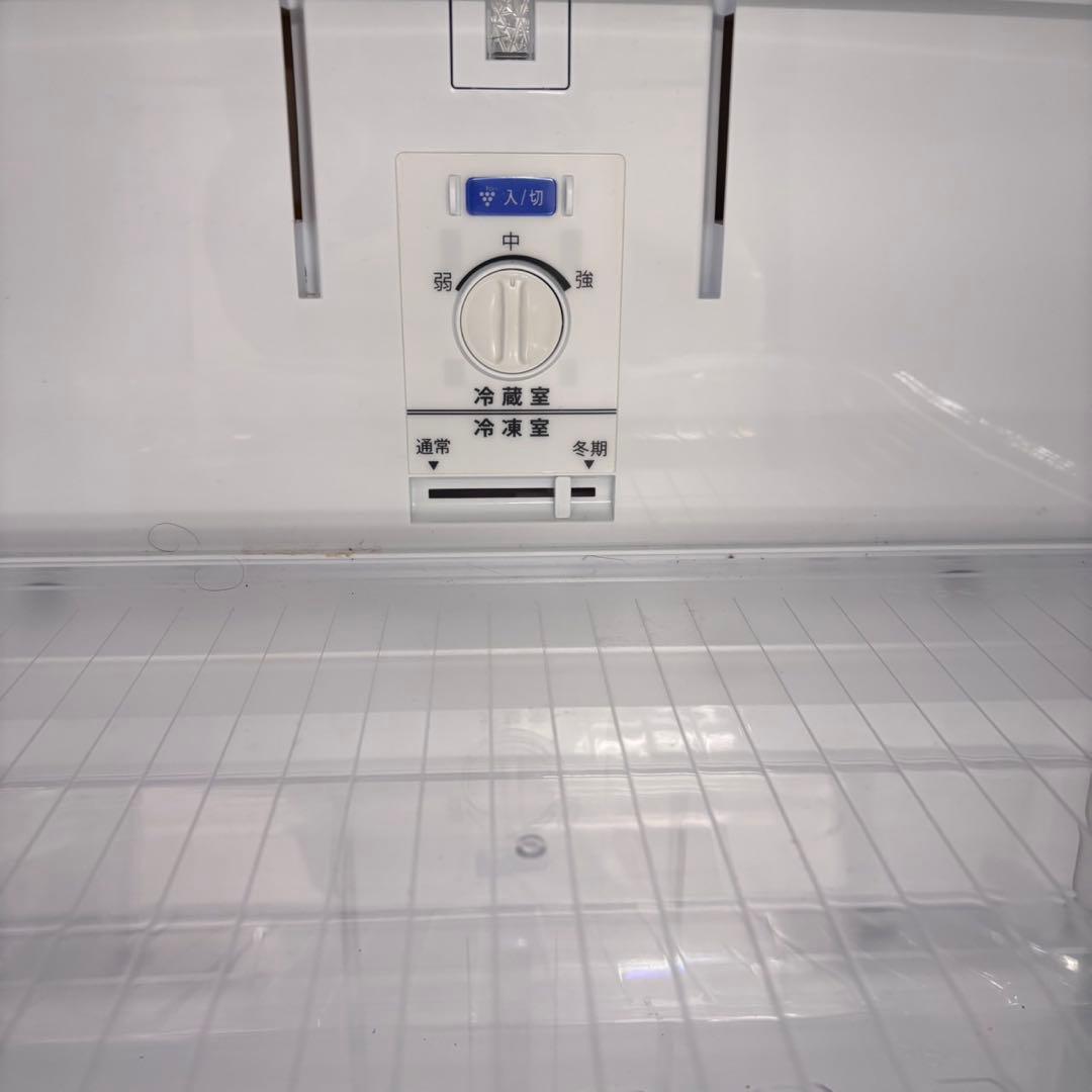 656 SHARP 中型冷蔵庫　200L強　小型　一人暮らし　右開き　2ドア