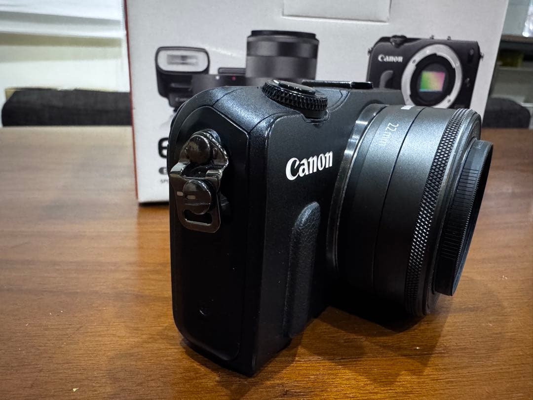 Canon EOS M ミラーレスカメラ　ダブルレンズキット
