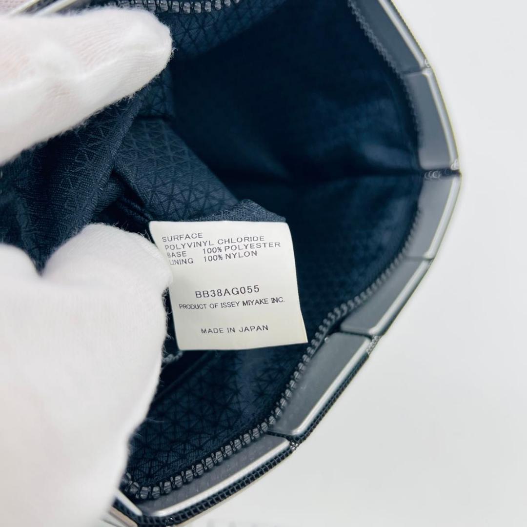 イッセイミヤケバオバオ 未使用　バオバオ クラッチ　バッグ シルバー PVC