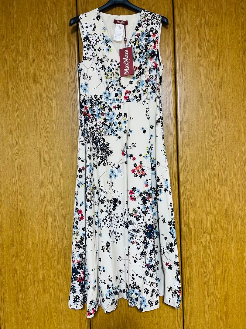 売り切り 新品タグ付きMaxMara 花柄 ノースリーブ ロングワンピース42