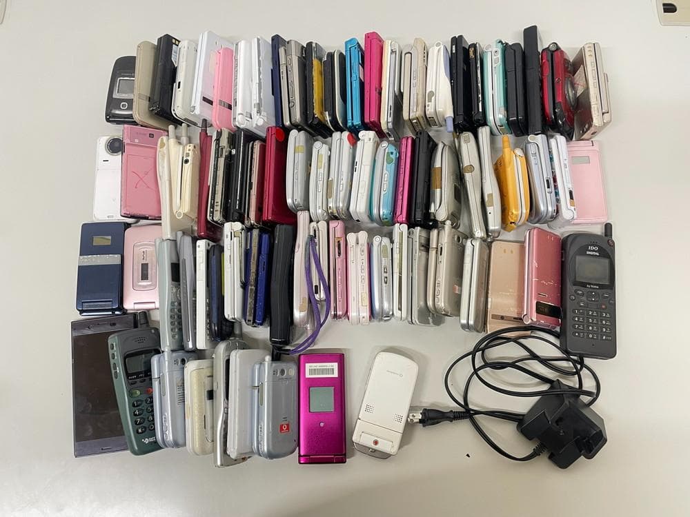 個◇ガラケー 約77台 まとめ ジャンク 携帯 部品取り 約9.6㎏
