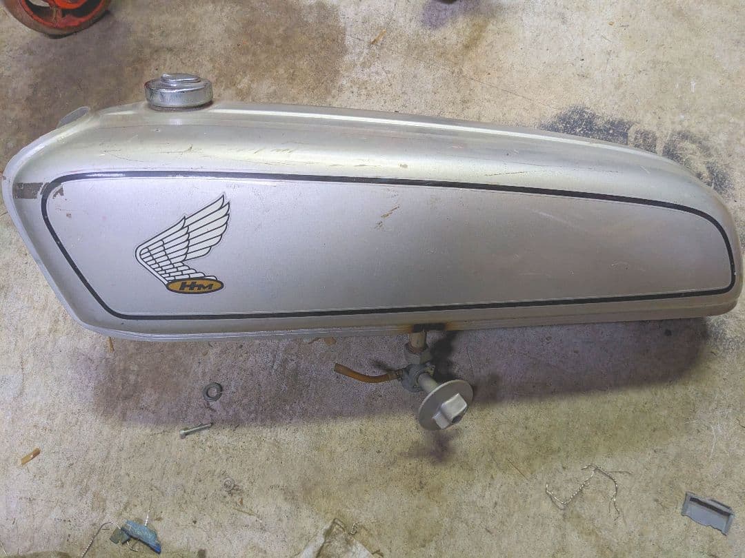 ホンダ　ドリーム50　タンク　他車種装着可能