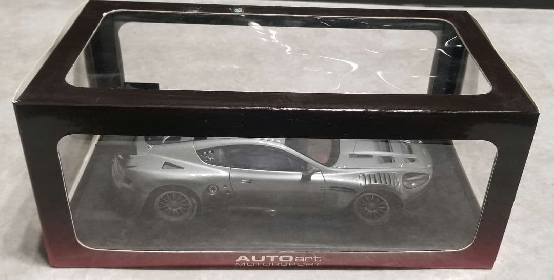 【レア　美品】オートアート1/18 アストンマーチン DBR9　プレーンボディ