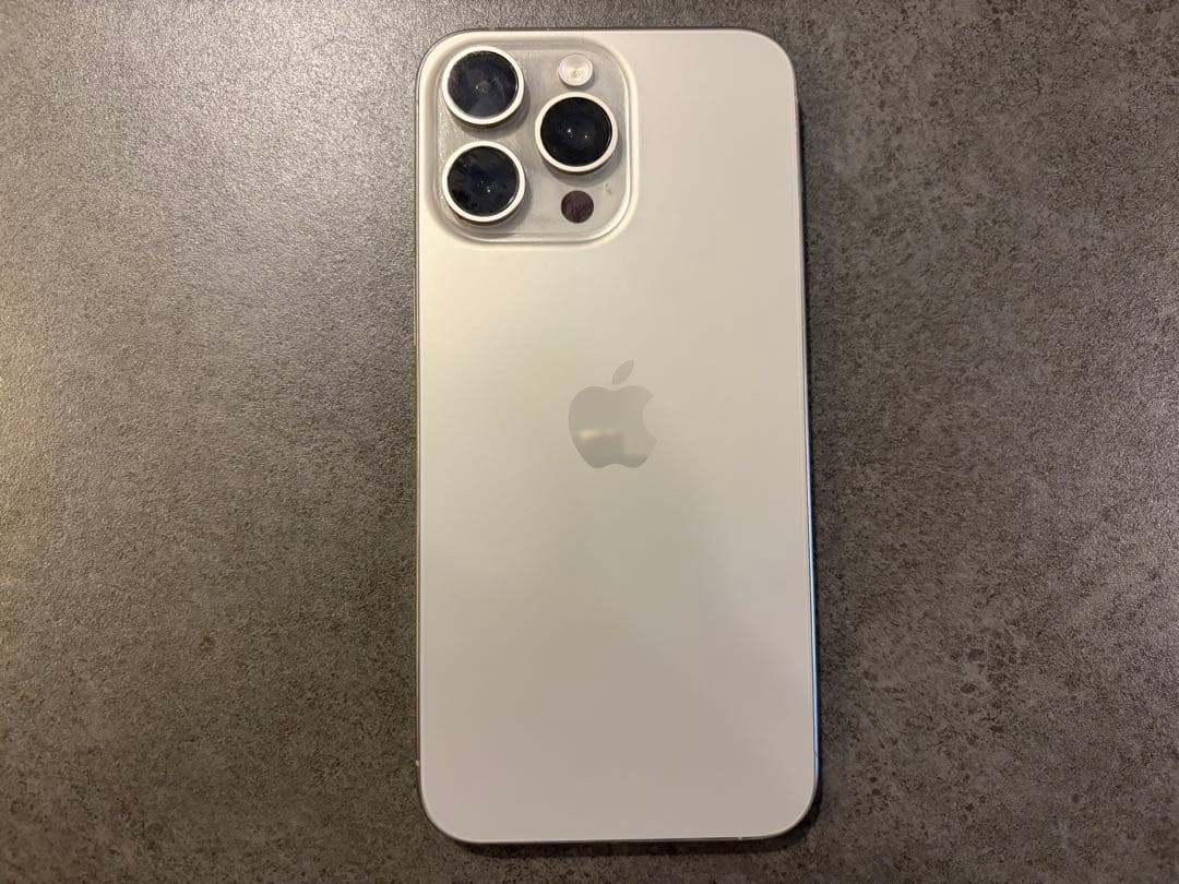 【美品】iPhone 15 Pro Max 海外版 + CASETiFYケース