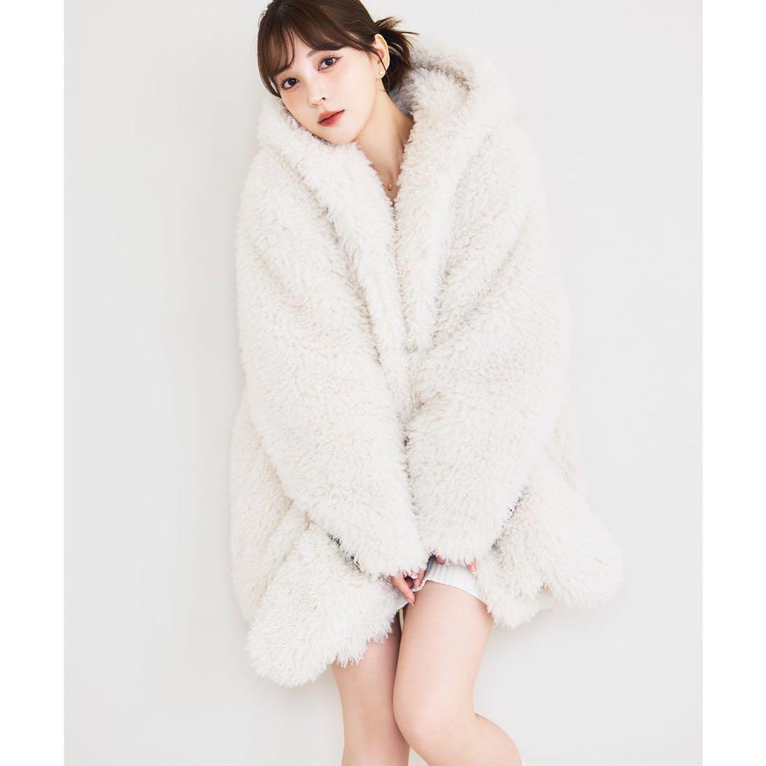 French poodle fur フードジャケット