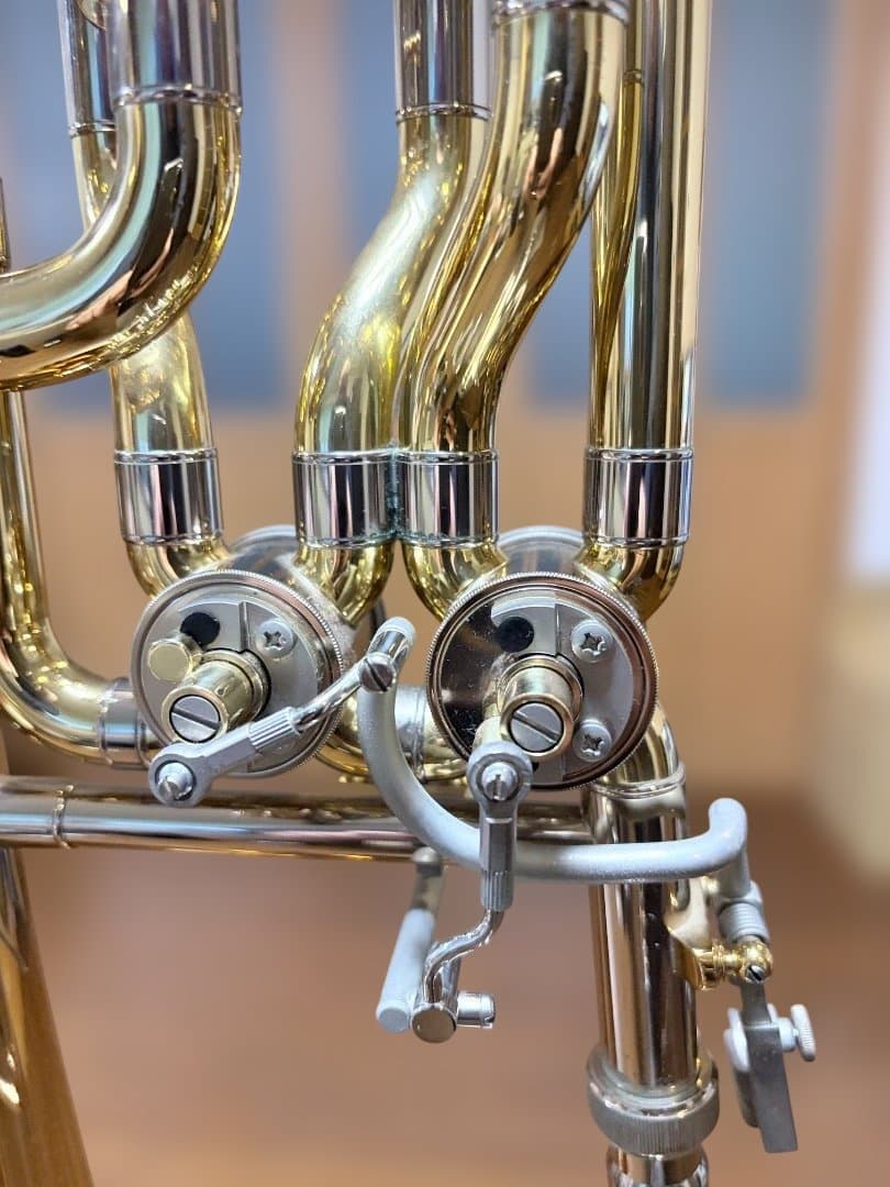 金色 バストロンボーン マウスピース付き