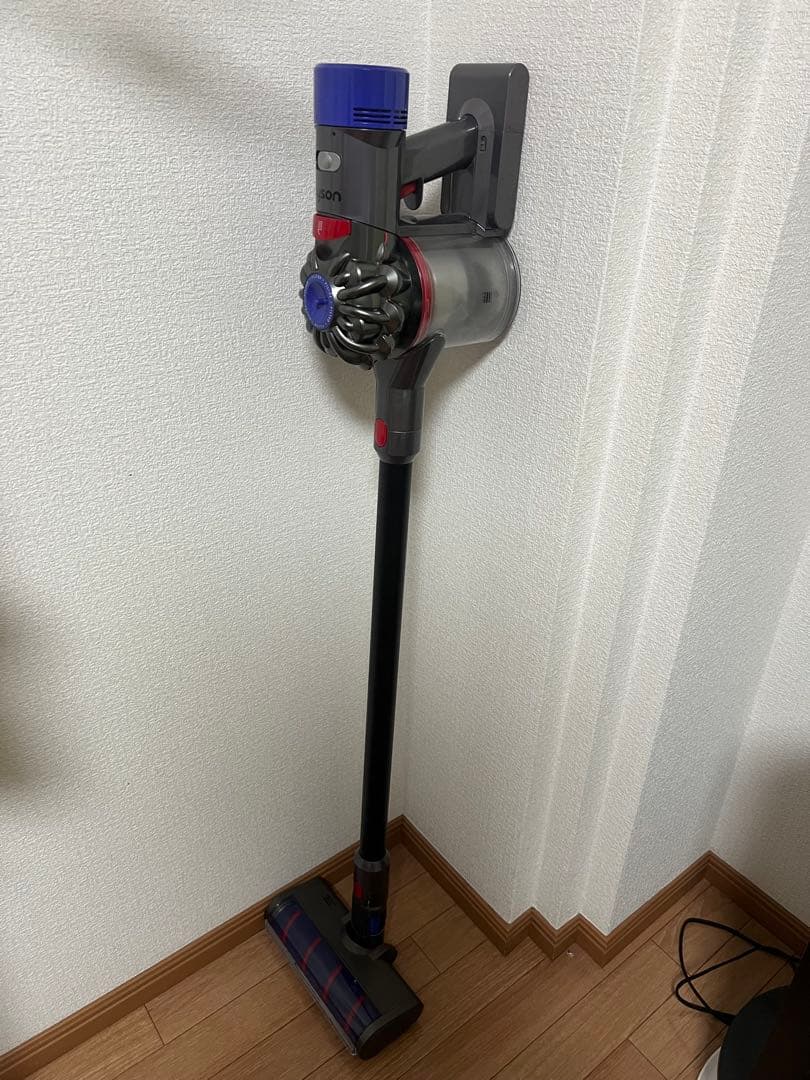 ダイソン v8 fluffy extra Dyson 掃除機　クリーナー