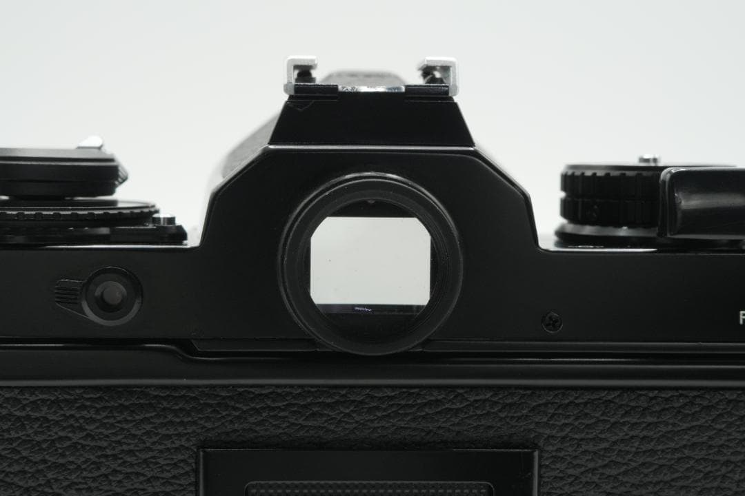 【美品】Nikon FE ブラック フィルムカメラ本体／前キャップ・ストラップ