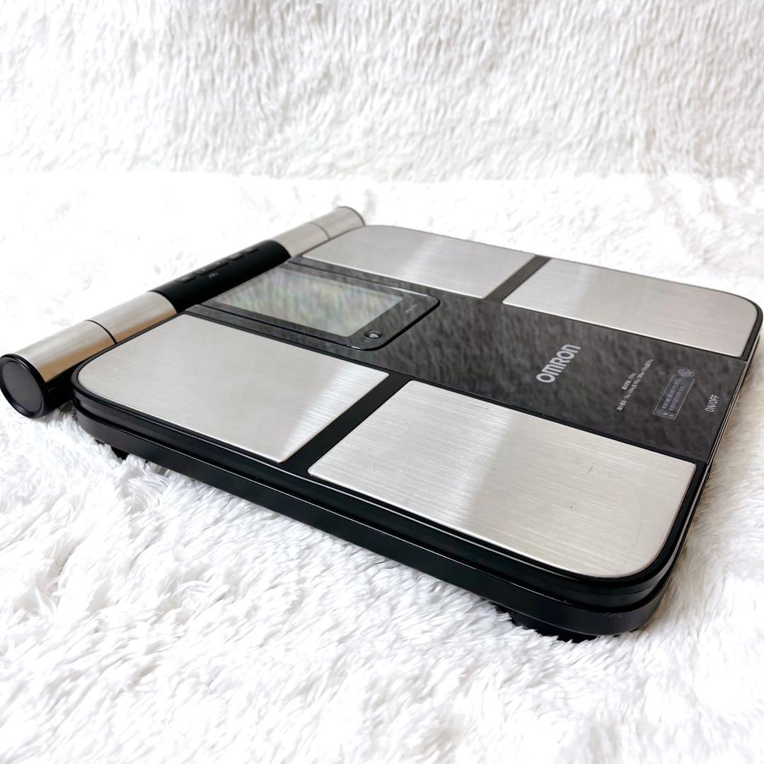 OMRON 体脂肪計・体組成計 KRD-703T