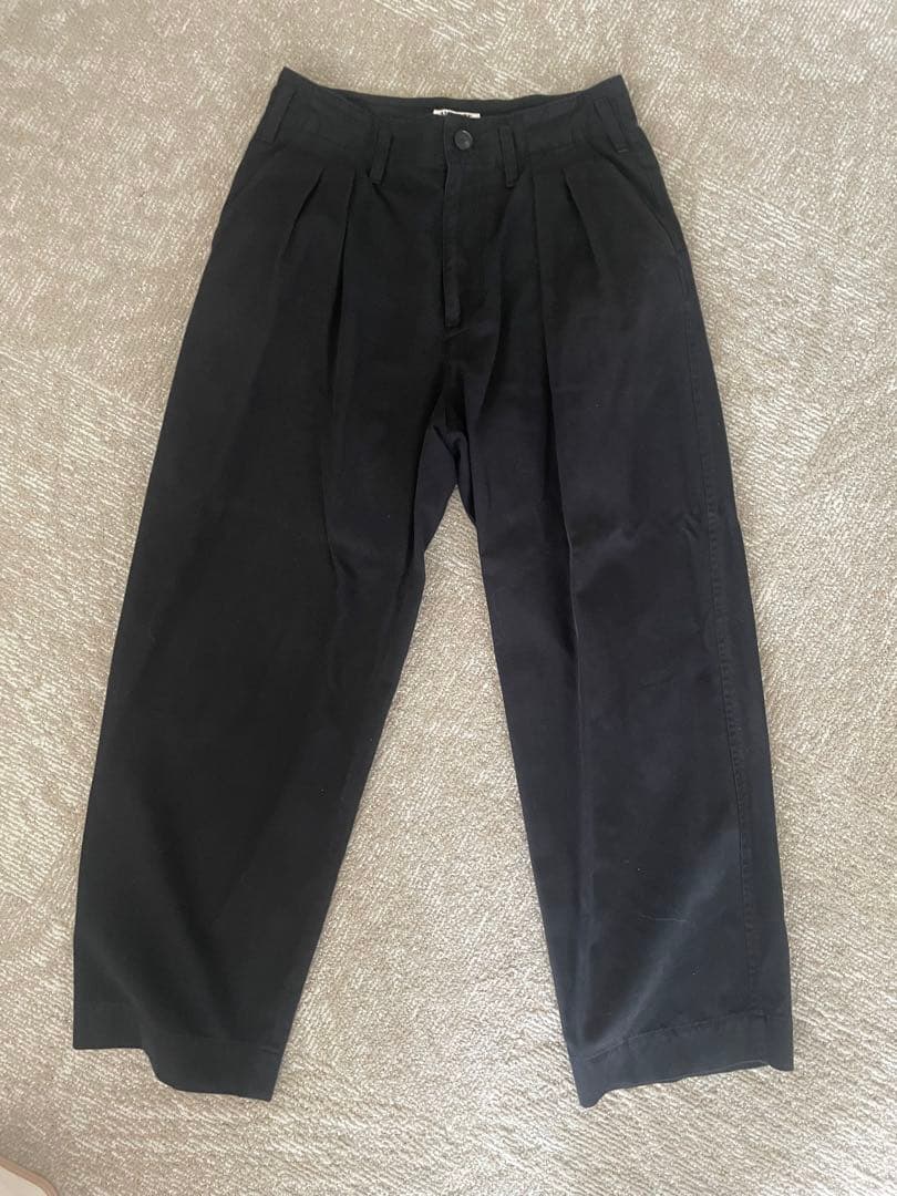 AURALEE ブラックタックパンツ