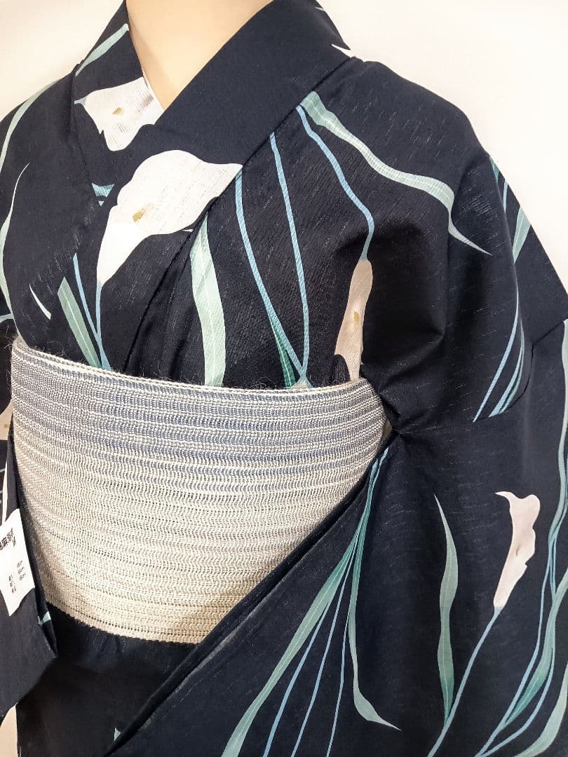 あんじゅら樣専用　綿麻浴衣　深い紺色✕カラーの花