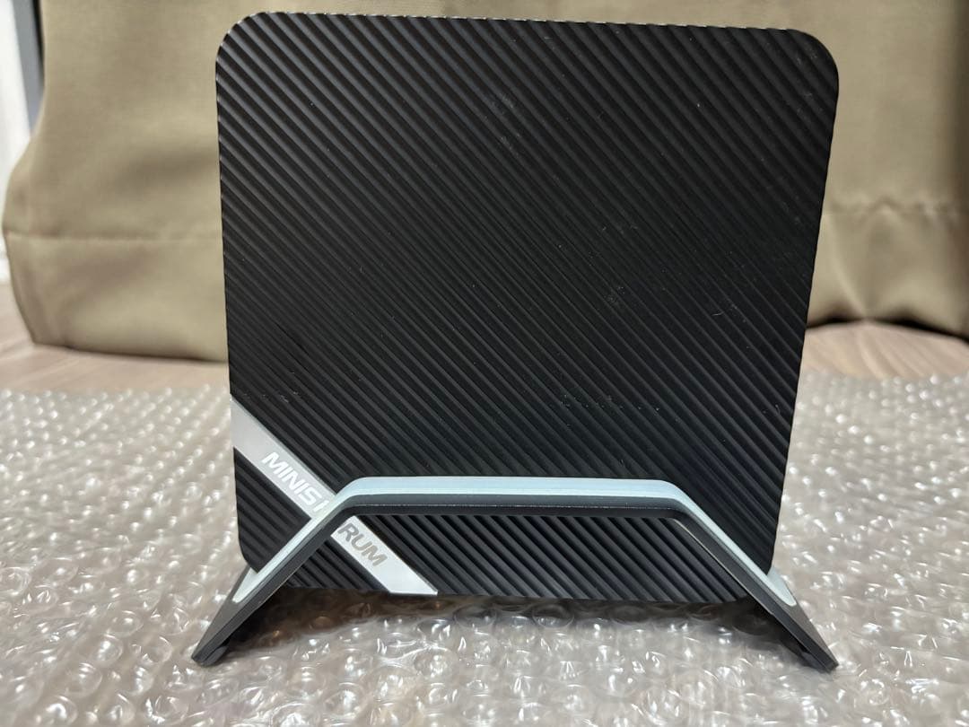 ミニPC MINISFORUM UM560