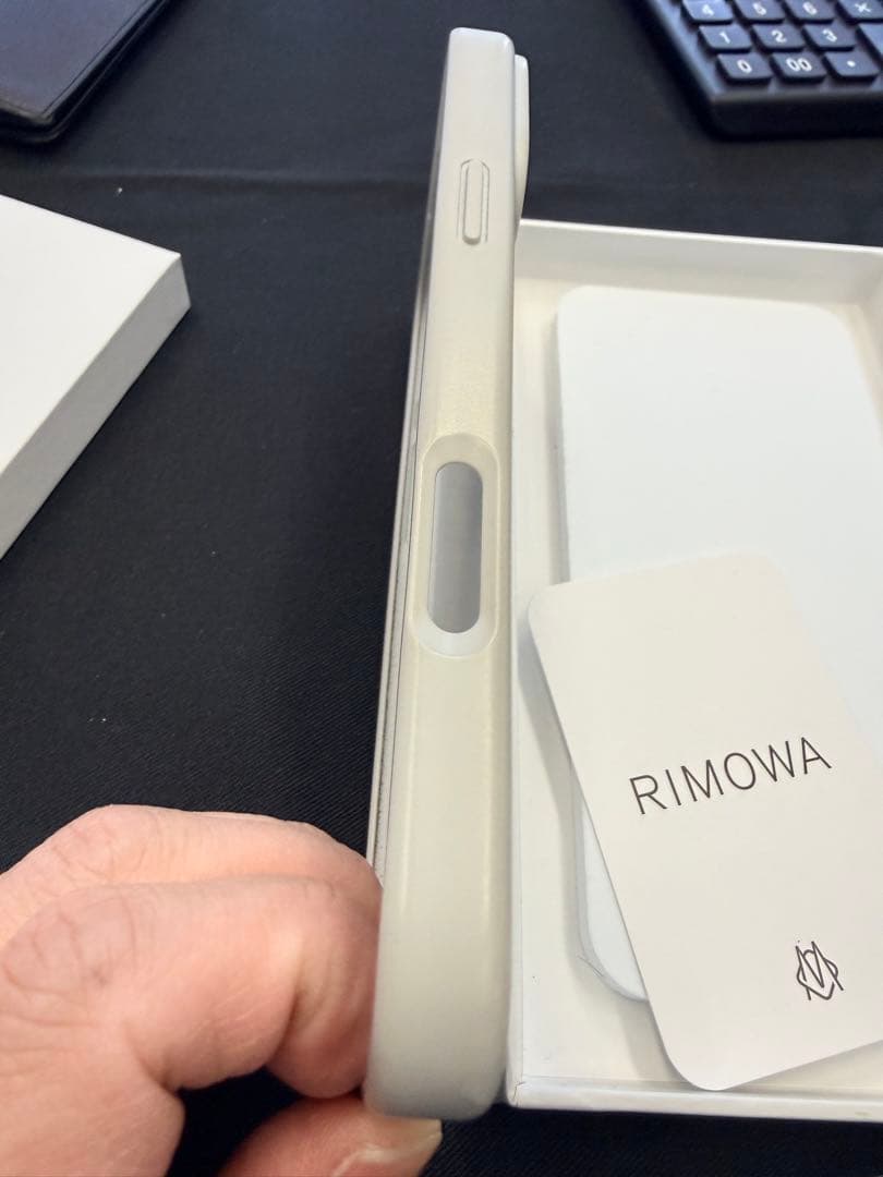 ⚠*ん様 RIMOWA アルミストライプデザイン iPhone16ProMaxケ