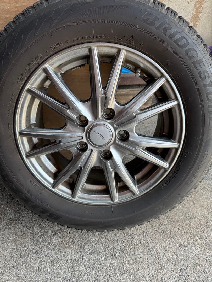 ノア 80系　スタッドレスタイヤ