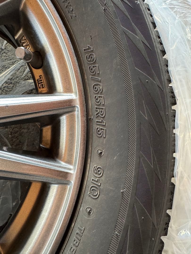 ノア 80系　スタッドレスタイヤ