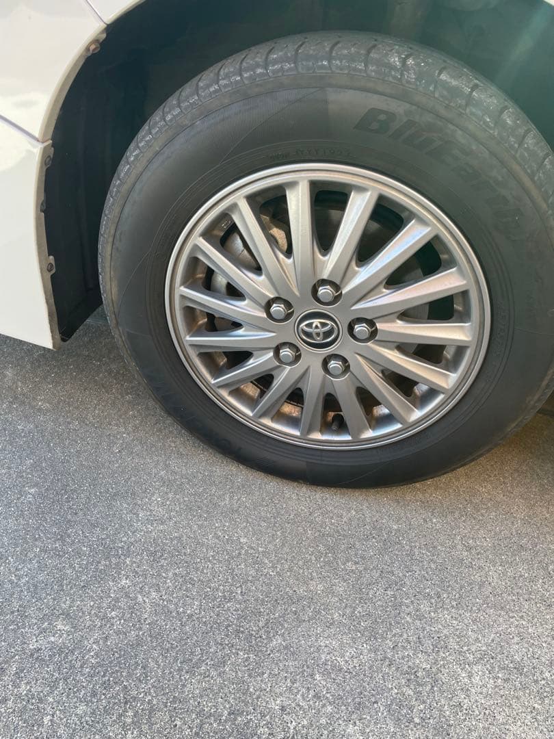 エスクァイア タイヤ　ホイール