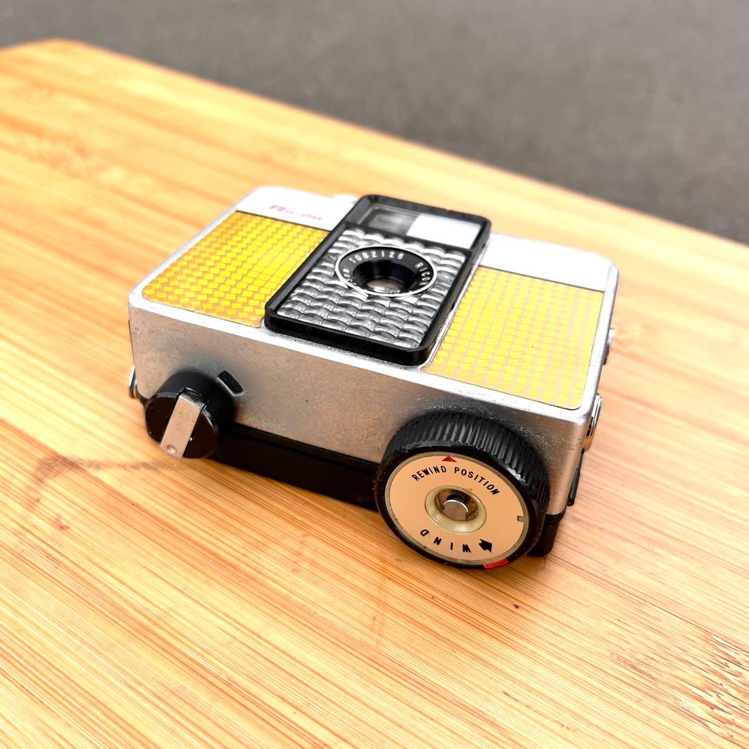 Ricoh Auto Half コンパクトフィルムカメラ　イエロー