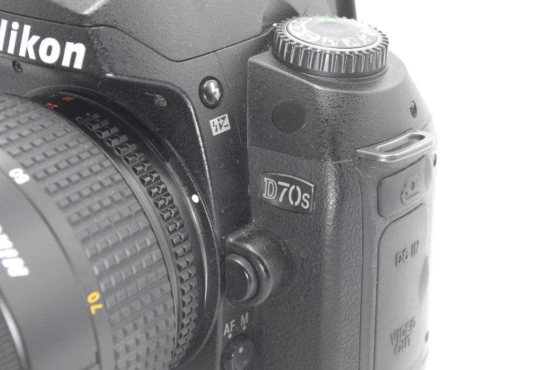 ✨付属品多数✨Nikon D70S✨CFカード付✨すぐに使える✨一眼レフ✨
