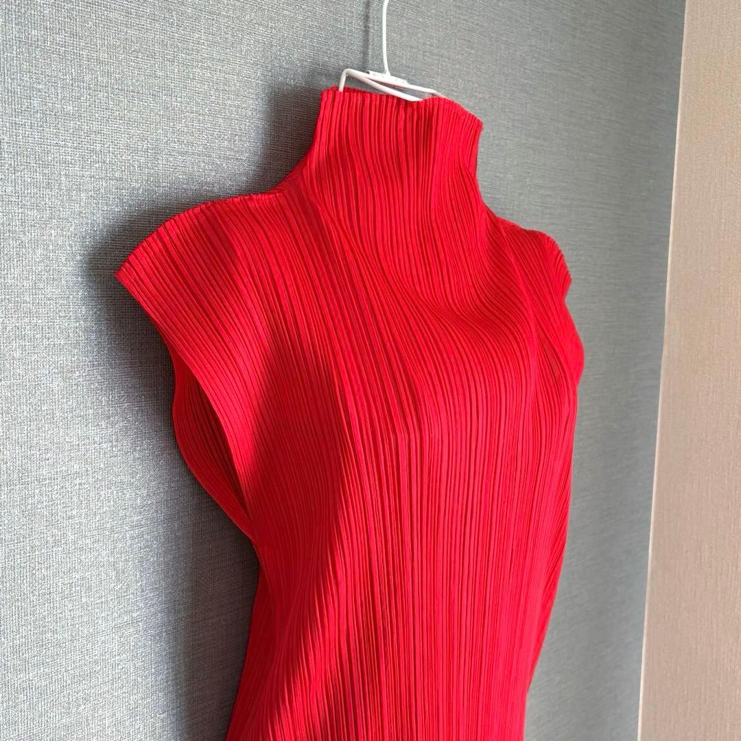 未使用級✨プリーツプリーズ 華やかハイネック 半袖チュニック スリット 朱色 ３