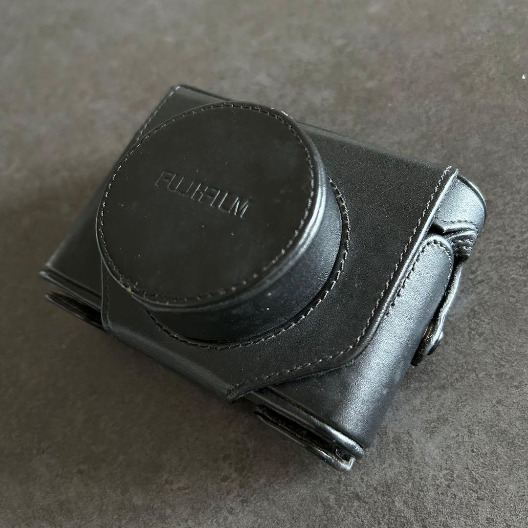 FUJIFILM　X10　デジタルカメラ