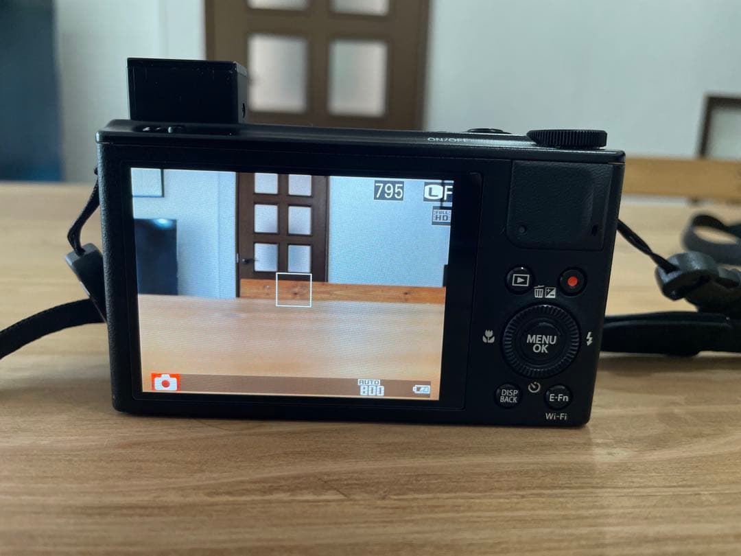 【完動、美品】FUJIFILM XQ1 コンパクトデジタルカメラ