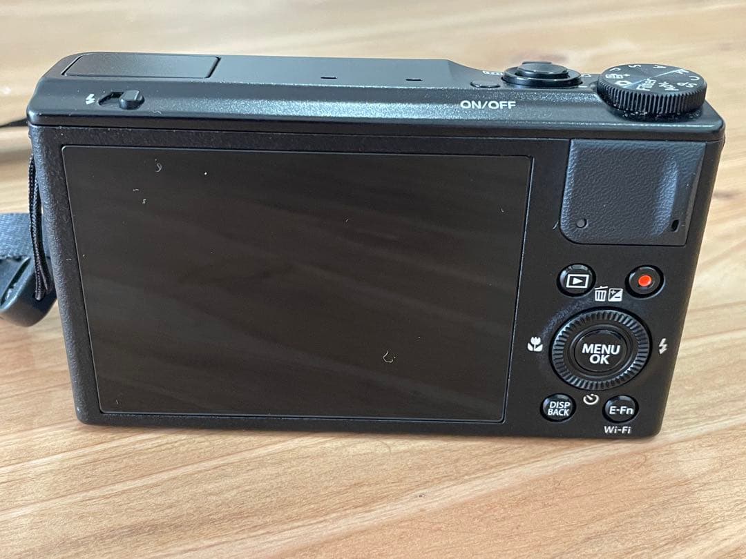 【完動、美品】FUJIFILM XQ1 コンパクトデジタルカメラ