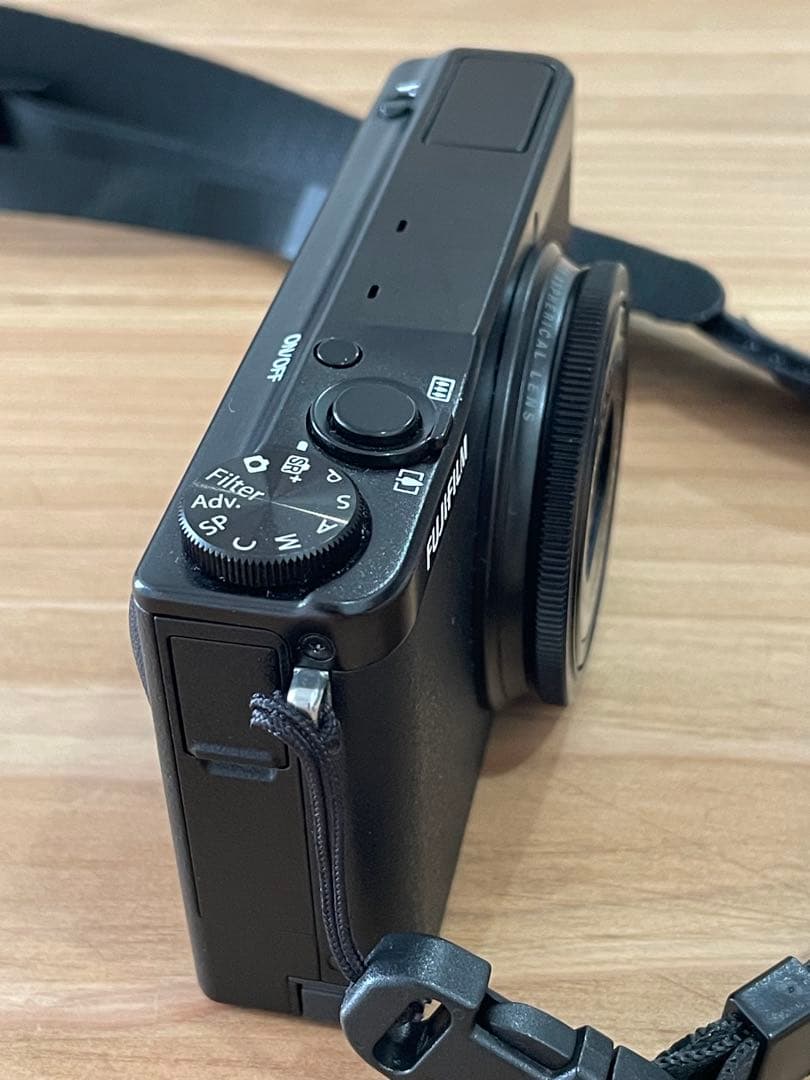 【完動、美品】FUJIFILM XQ1 コンパクトデジタルカメラ