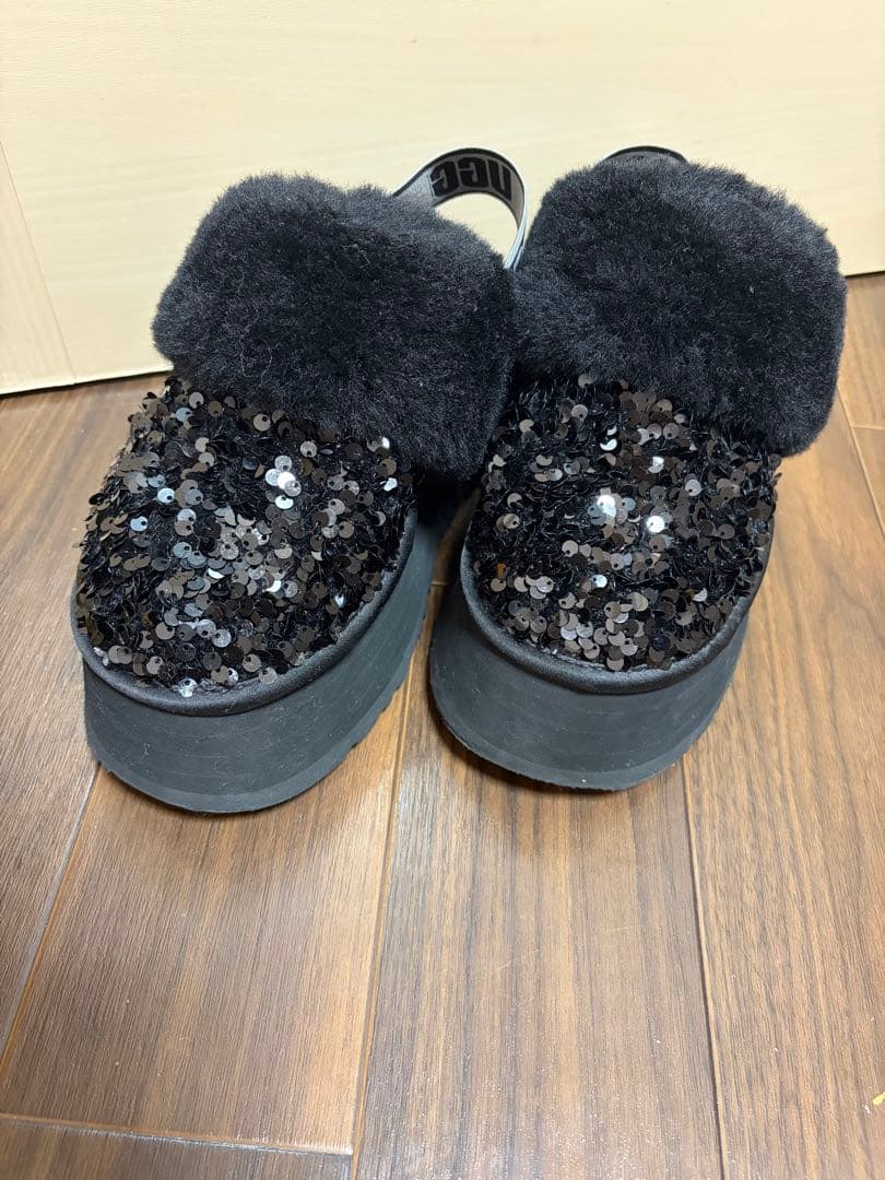 【UGG】Funkette Chunky Sequin厚底ファーサンダル24cm