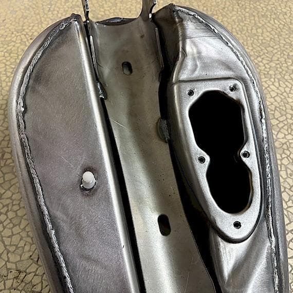 ハーレースポーツスター インジェクション用タンク 14.4L 新品 レプリカ品