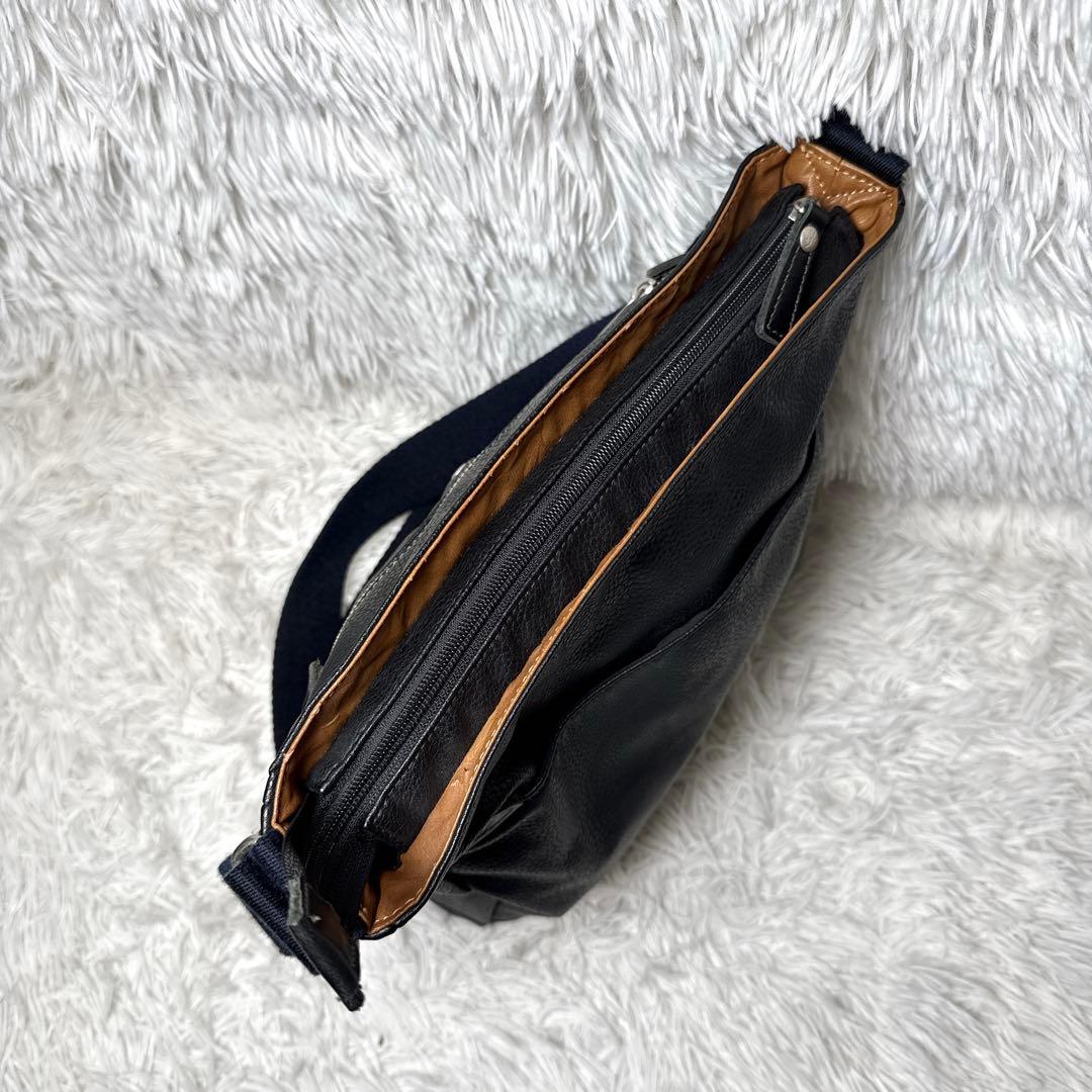 美品✨カステルバジャック ショルダーバッグ レザー 牛革 デカロゴ 黒 シボ革