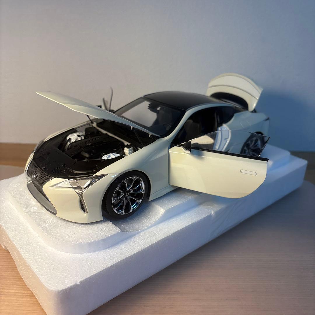 オートアート　レクサス　 LC500 メタリック　ホワイト　1/18 ミニカー