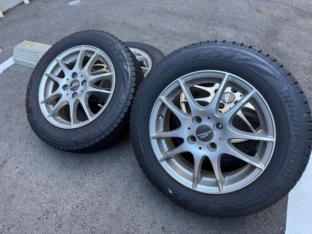 アクア　スタッドレスタイヤ175/65R15
