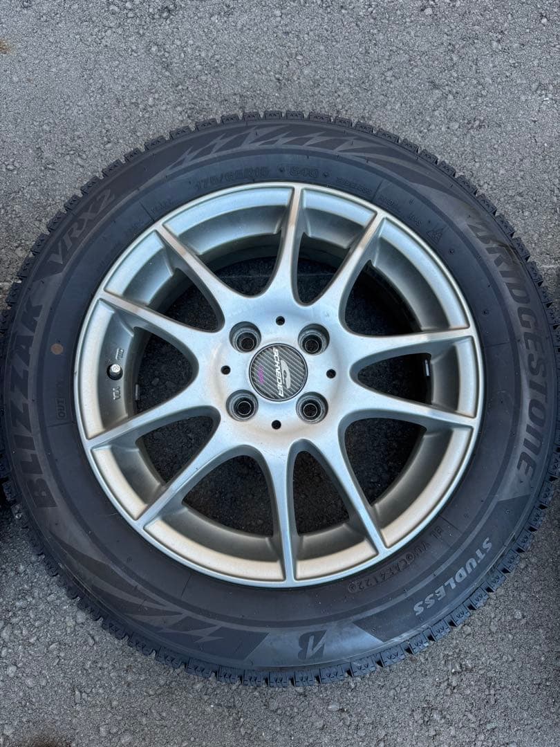 アクア　スタッドレスタイヤ175/65R15