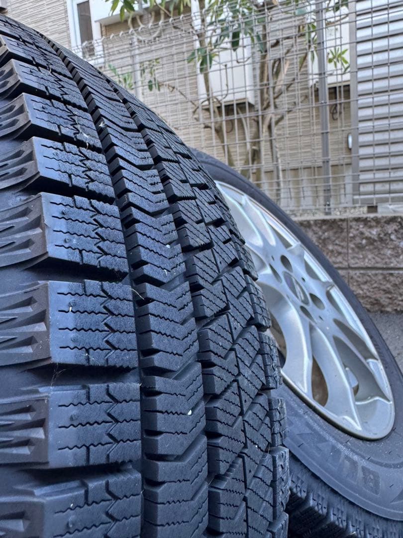 アクア　スタッドレスタイヤ175/65R15