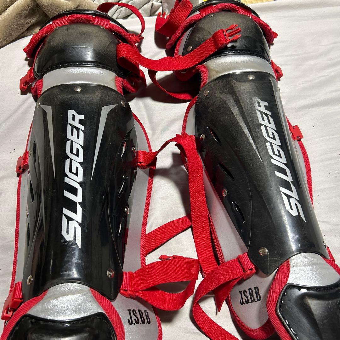 美品　SLUGGER キャッチャー用レガース、プロテクター