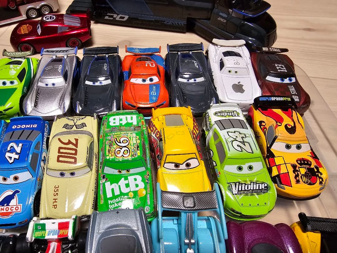 トミカ　カーズ　まとめ売り40台+トレーラー2台