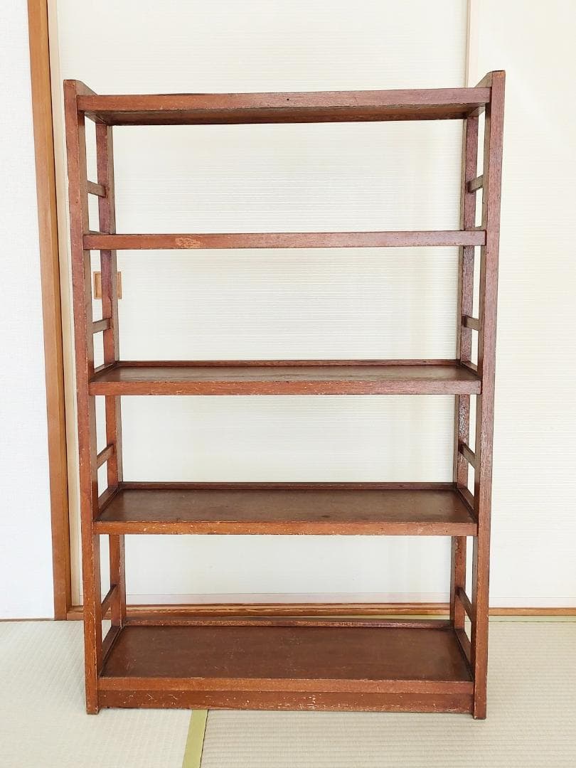 そうすけさんで買った古い木製の本棚