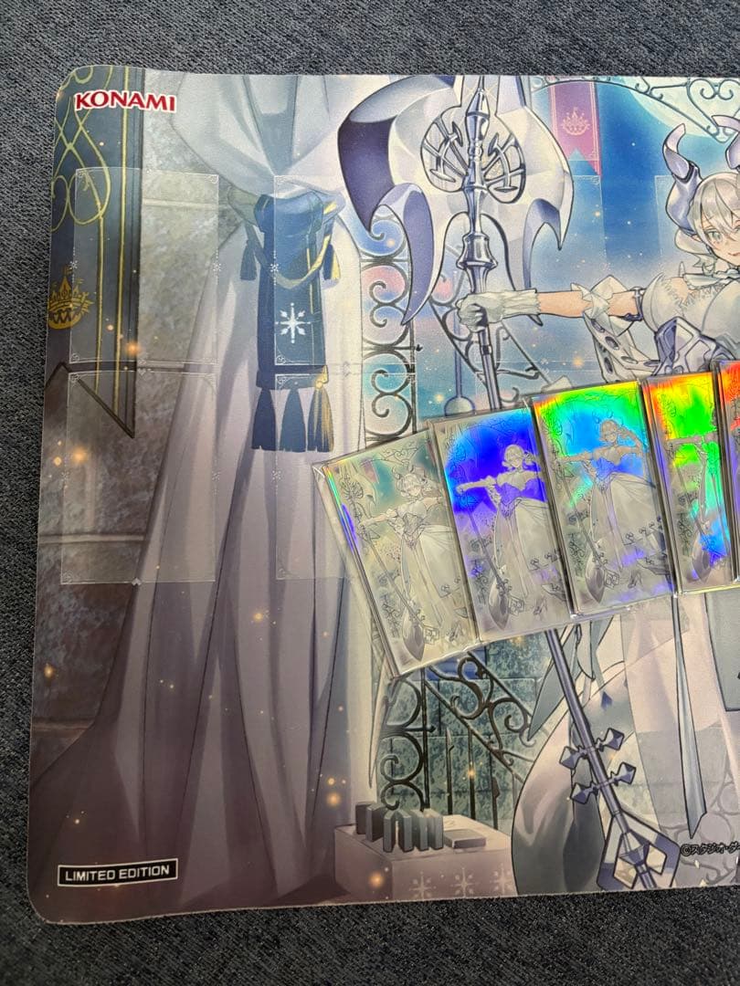 遊戯王　白銀の城のラビュリンス プレイマット　スリーブ