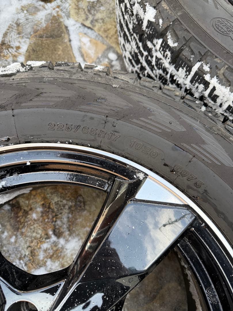 レアマイスター　プレミックスVERAN V 17インチ４本スタッドレスタイヤ付き