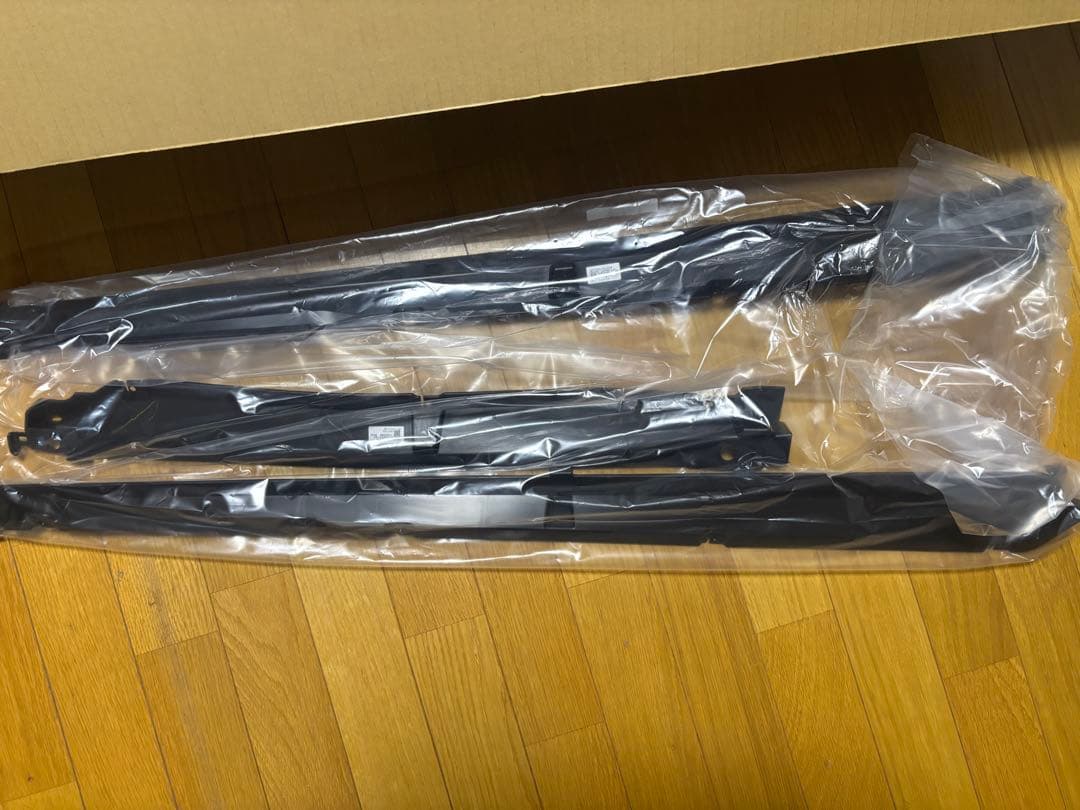 【サイボウグ】ハリアー　モデリスタ AVANT EMOTIONAL サイド